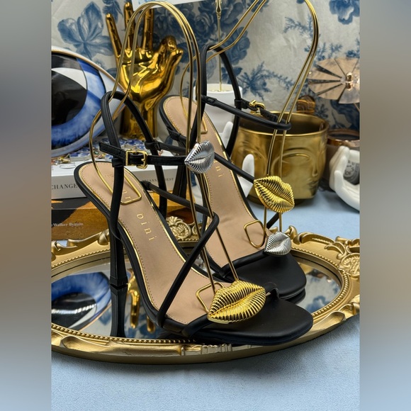 🆕 GIANNI BINI 🧿 NWOB Carletta Lip Ornamented Sandals, Black Leather, Sz 8 - Picture 7 of 14